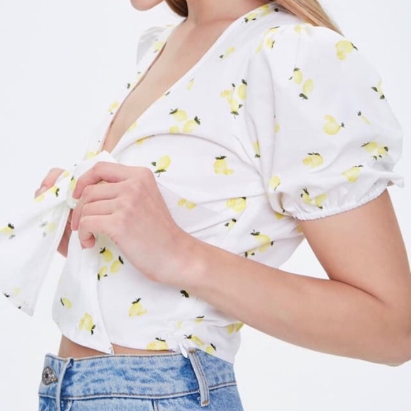 Lemon Print tie-front top fits like Small - Picture 5 of 7